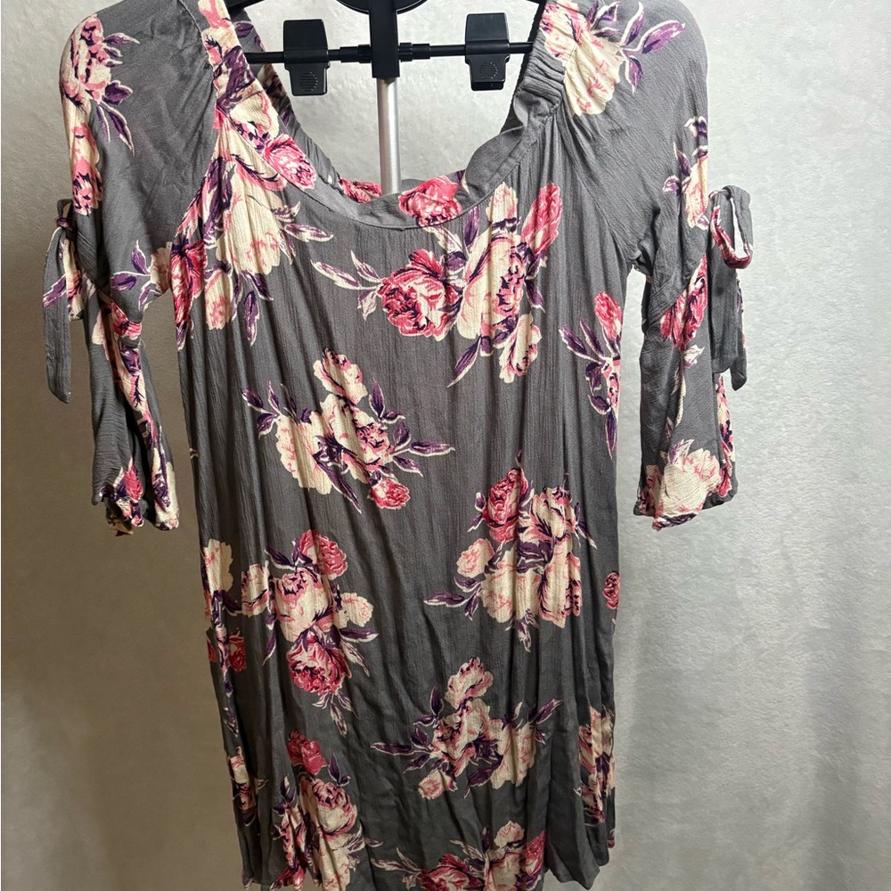 Daytrip Gray Floral Midi Dress